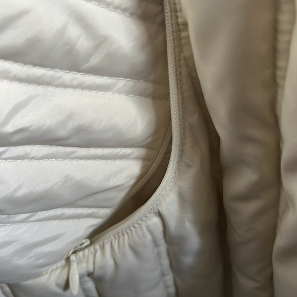 •Michael Kors• winter coat in like new condition Beautiful cream w/removable fur - Picture 5 of 7